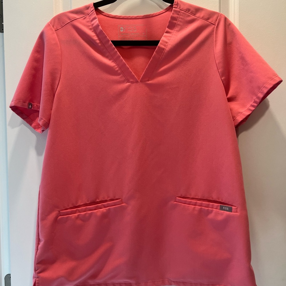 Figs Women's Pink Scrub Set